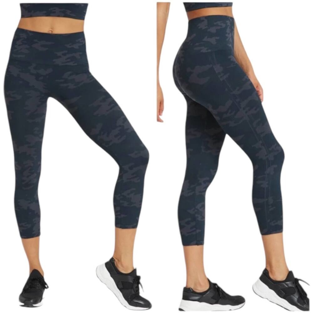 Spanx NWT Look at Me Now Seamless Leggings Black Camo Size M Center-Seam Free